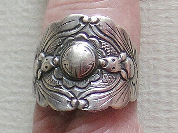 Ring with two bats and a shou-character – (2503)